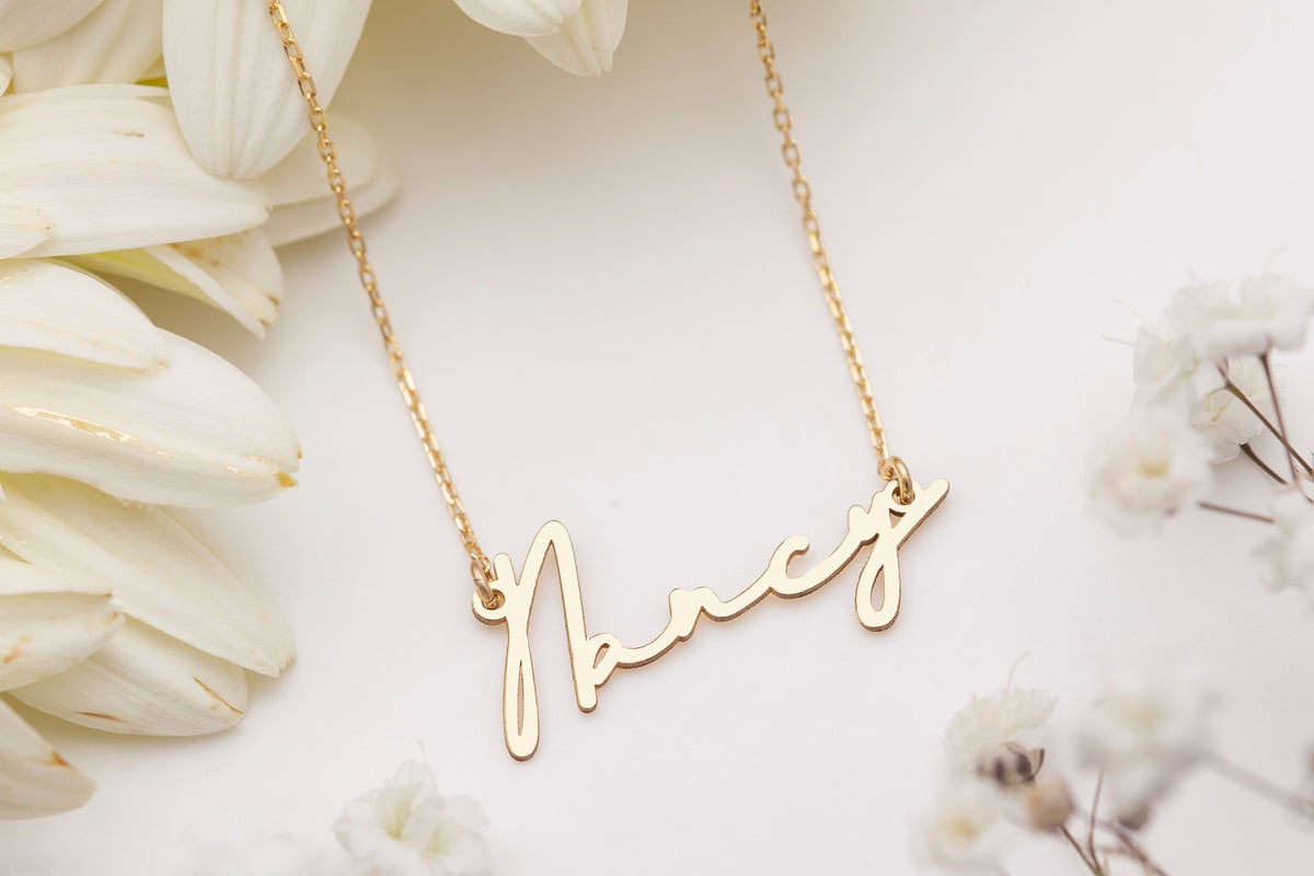 4 Ways to Style Your Custom Name Necklace