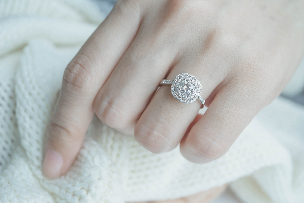 What is a Floating Diamond Ring?