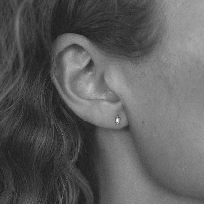 Diamond Baguette Stud - 18K Gold | VS Clarity Natural Diamond