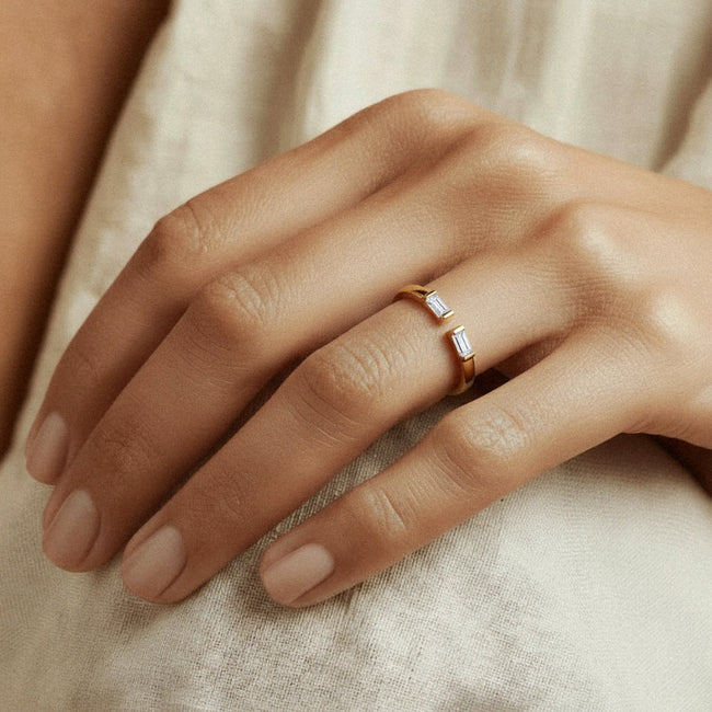 Open Band Baguette Bar Diamond Ring - 18K Gold | VS Clarity Natural Diamonds