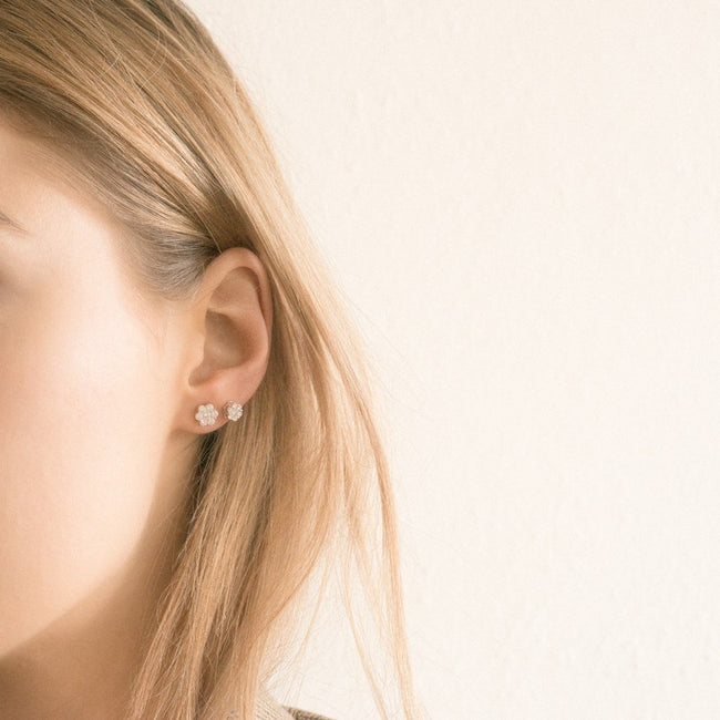 Flower Diamond Stud Earrings with 1.0 Carats - 18K Gold | VS Clarity Natural Diamonds