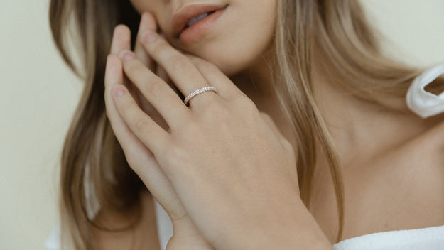 VS Clarity Sparkling diamonds 14K 18K gold