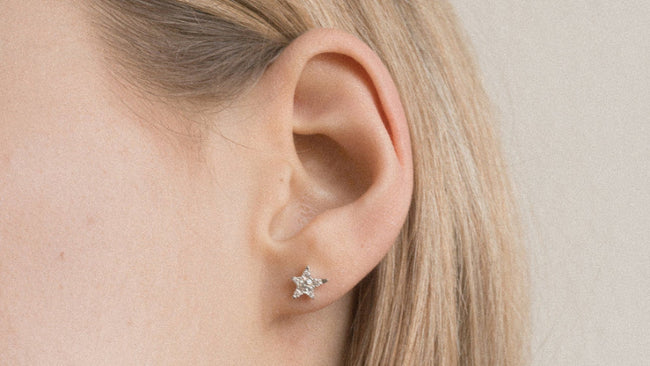 Single Star Diamond Earring - 18K Gold | VS Clarity Natural Diamonds